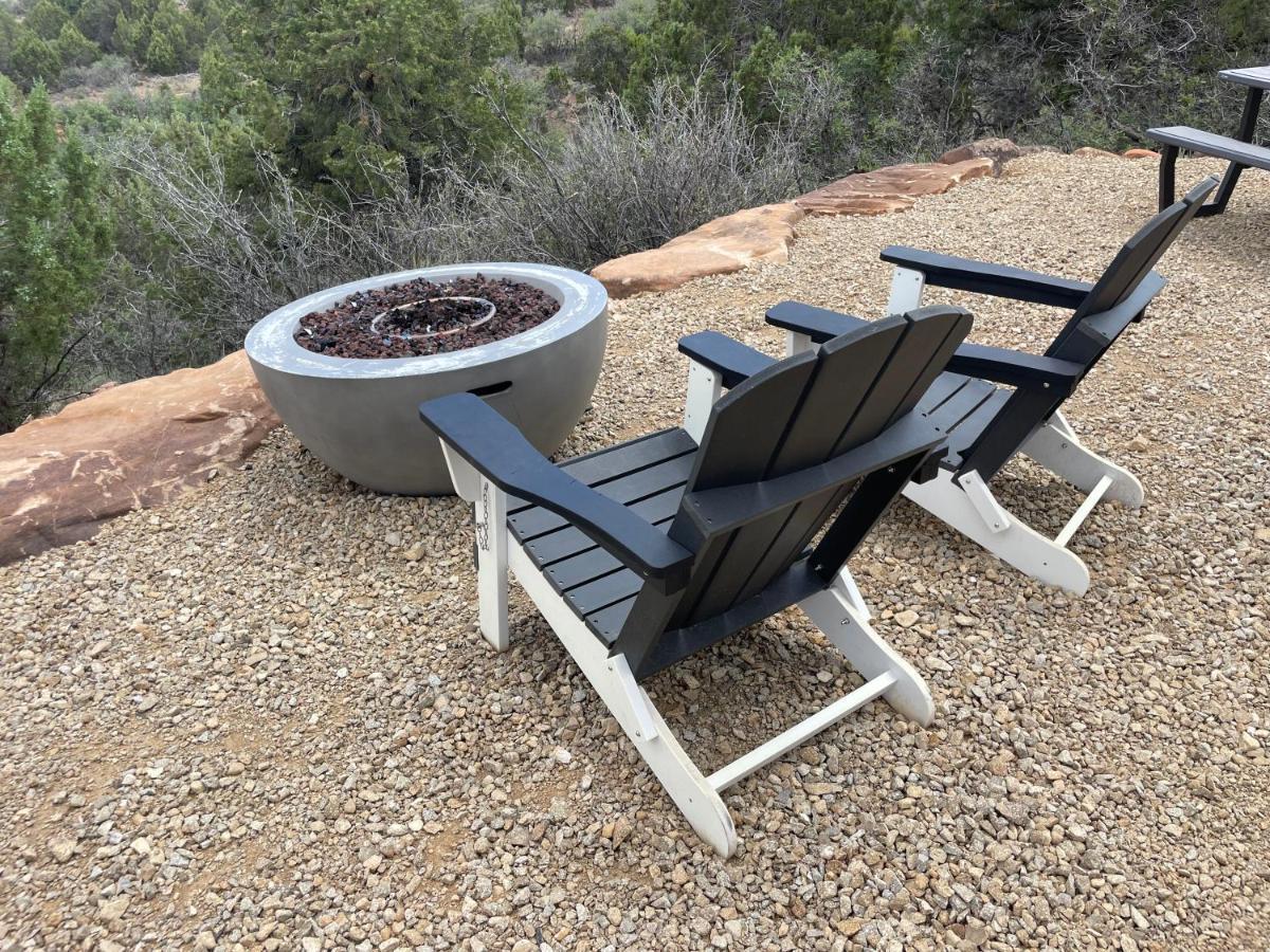 Canyon Rim Domes - A Luxury Glamping Experience!! Monticello Luaran gambar