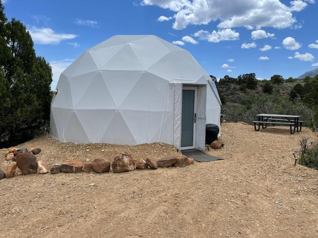 Canyon Rim Domes - A Luxury Glamping Experience!! Monticello Luaran gambar